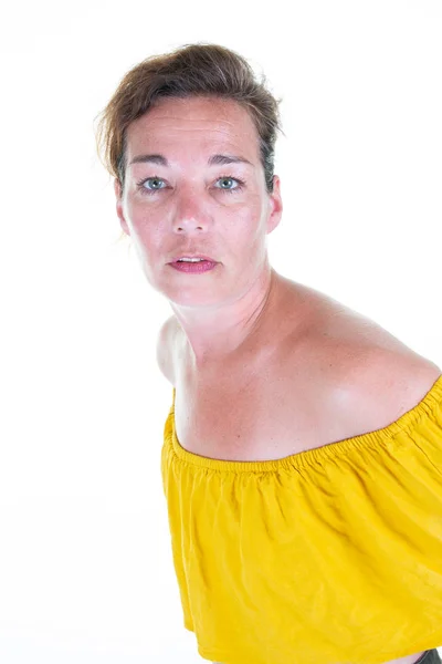 Porträt Einer Reifen Frau Vor Weißem Hintergrund — Stockfoto