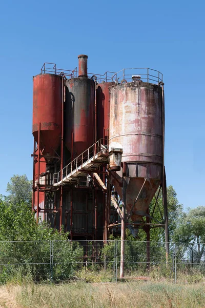 Gebruikte Rusty Concrete Plant Verlaten Trentemoult Dorp Frankrijk — Stockfoto