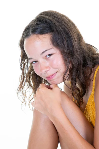 Retrato Adolescente Menina Assento Pose Fundo Estúdio Branco — Fotografia de Stock