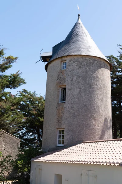 Starożytny Kamień Wiatrak Typowy Wyspie Noirmoutier Vendee Francja — Zdjęcie stockowe