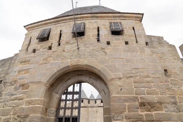 Sisäänkäynti Antiikin Keskiaikainen Linna Linnoitus Carcassonne Aude Ranskassa — kuvapankkivalokuva