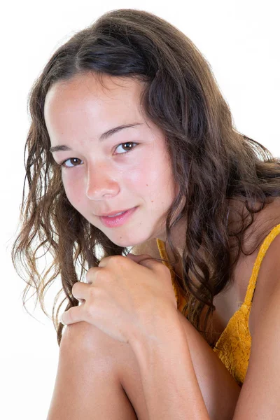 Retrato Sorridente Jovem Menina Adolescente Beleza Fundo Branco — Fotografia de Stock