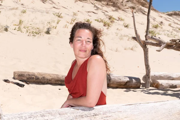 Sommerporträt Einer Schönen Frau Der Nähe Von Sandstrand Urlaub — Stockfoto