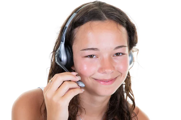 美丽的呼叫中心顾问微笑的女人与耳机在白色背景 — 图库照片