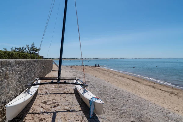 Hajó Parkolt Tengerparton Noirmoutier Strandon Vendee Franciaországban — Stock Fotó