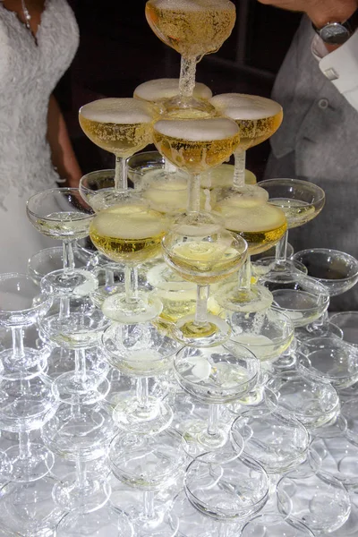Copas Vino Llenas Champán Pirámide Banquete Fiesta Evento —  Fotos de Stock