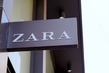 Bordeaux , Aquitaine / Fransa - 09 18 2019 : Zara showroom mağazası Perakende Mağazası Dış logo işareti