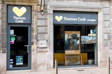 Bordeaux , Aquitaine / Fransa - 09 23 2019 : Thomas cook mağaza seyahat acenteleri İngiltere tur operatörleri