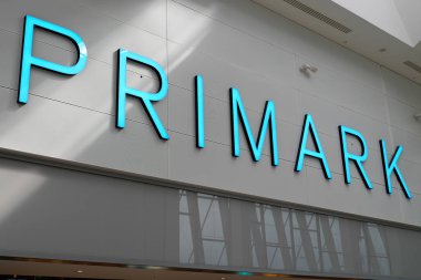 Bordeaux , Aquitaine / Fransa - 09 23 2019 : Primark mağaza moda giyim mağazası şirketi