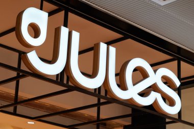 Bordeaux , Aquitaine / Fransa - 09 23 2019 : Jules Logo mağaza ön tabela dükkanı Erkek giyim için Fransız moda perakendecisi