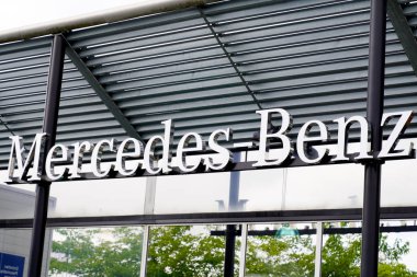 Bordeaux, Aquitaine / France - 09 24 2019: Mercedes amblem bayiliği ön logo ofislerinde imzalandı