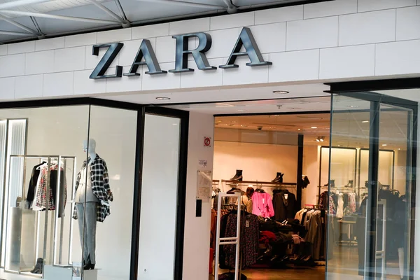 Burdeos Aquitania Francia 2019 Zara Retail Store Tienda Exterior Logo — Foto de Stock