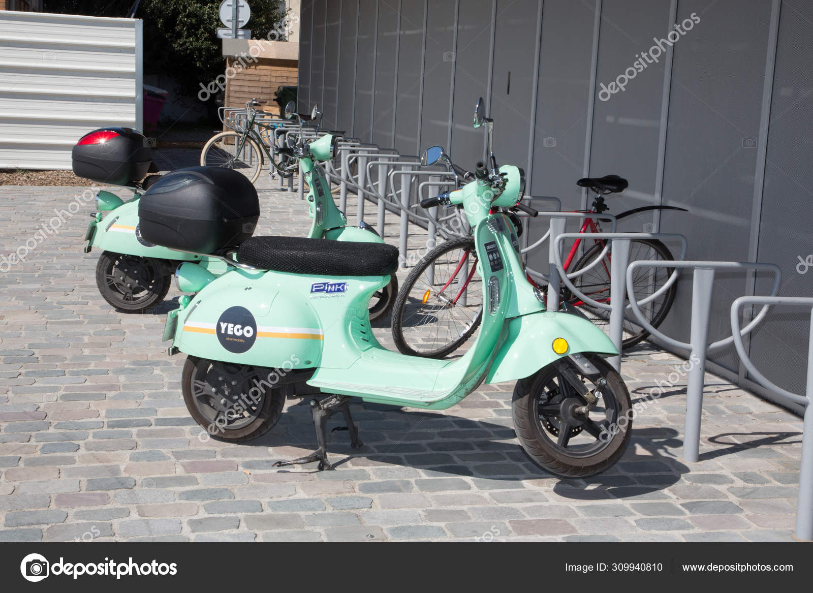 Sportsmand fjende masse Bordeaux Aquitaine France 2019 Yego French Scooter Urban Mobility Scooter –  Stock Editorial Photo © OceanProd #309940810