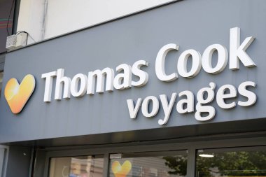Bordeaux, Aquitaine / France - 09 24 2019: Thomas Cook Logo seyahat acenteleri mağazası