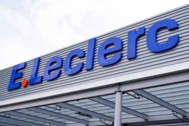Bordeaux , Aquitaine / Fransa - 09 27 2019 : E.Leclerc hipermarket leclerc mağazası açık oturum aç