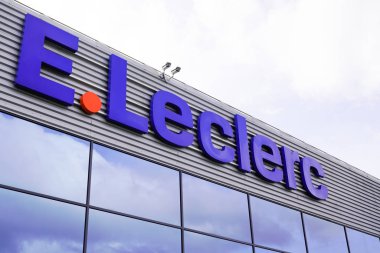 Bordeaux, Aquitaine / Fransa - 09 27 2019: E.Leclerc Fransız süpermarket Leclerc mağazası ön cephe logosu