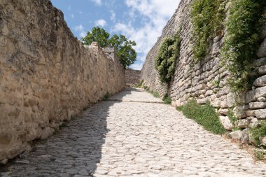 Provence Fransa Lacoste köyünde taş merdiven