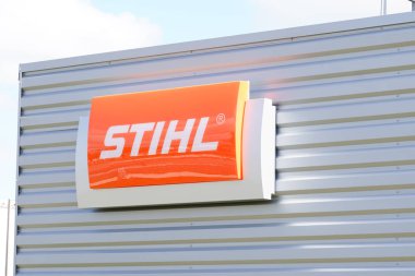 Bordeaux, Aquitaine / France - 09 30 2019: mağaza logosu Stihl imzalı Alman elektrikli testere üreticisi.