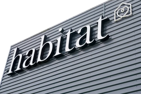 Бордо Аквитания Франция 2019 Логотип Французского Магазина Мебели Habitat — стоковое фото