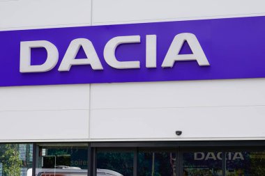 Bordeaux, Aquitaine / Fransa - 10 02 2019: Romen bir otomobil üreticisinin Dacia bayii logosu