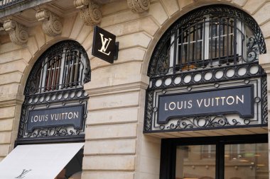 Bordeaux, Aquitaine / Fransa - 10 10 10 2019: Modaya uygun Louis Vuitton marka mağaza amblemi
