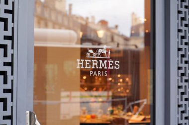 Bordeaux, Aquitaine / Fransa - 10 10 10 2019: Hermes mağaza logosu International French store