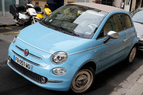 Бордо Аквитания Франция 2019 Голубой Неоретро Fiat 500 Припаркован Улице — стоковое фото