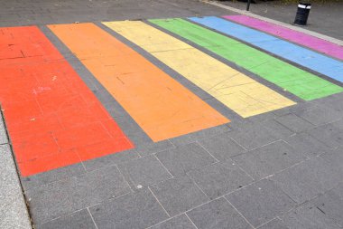 Yaya gökkuşağı renkli zebra işaretleri Lgbt renklerinde