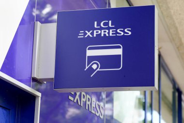 Arcachon, Aquitaine / Fransa - 10 08 2019: Icl ATM ATM imza ofisi