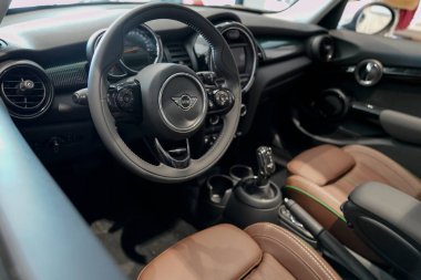 Bordeaux, Aquitaine / France - 10 11 2019: Mini Cooper 'ın araba iç tasarımında direksiyon deri ayrıntıları