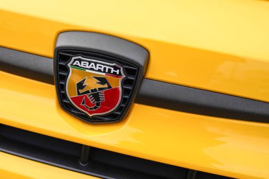 Bordeaux, Aquitaine / Fransa - 10 14 2019: ön logo Detail Abarth araba yarışçısı tabelası