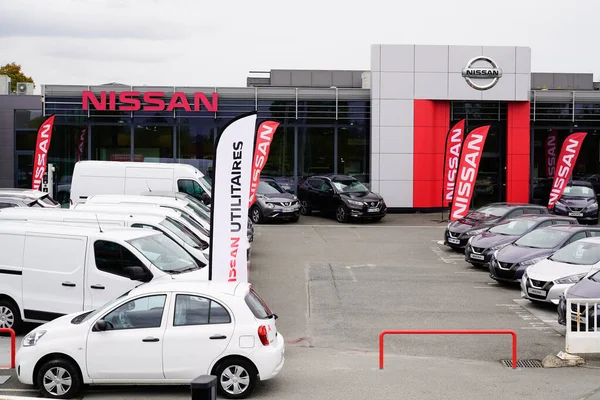Bordeaux Aquitania Francia 2019 Nissan Concessionaria Costruendo Auto Van Logo — Foto Stock