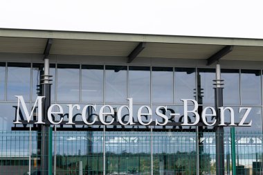 Bordeaux, Aquitaine / Fransa - 10: 15 2019: Mercedes Benz bayiliği otomobil mağazası logo araba vitrinleri