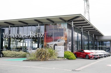 Bordeaux, Aquitaine / Fransa - 10: 15 2019: Mercedes Benz amg araba tabelası mağazası, park yeri yeni