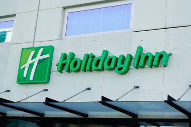 Holiday Inn otel yönetim kurulu giriş logosu