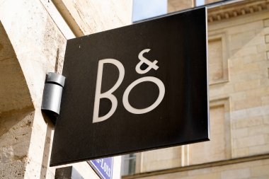 Bordeaux, Aquitaine / Fransa - 10 17 2019: Bang & Olufsen mağaza logosu Danimarkalı tüketici elektroniği şirketi b & o