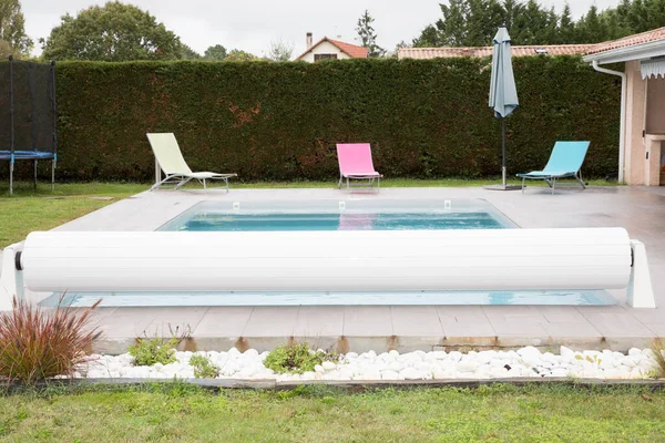 Cubierta Rígida Rueda Sobre Una Piscina Aire Libre — Foto de Stock