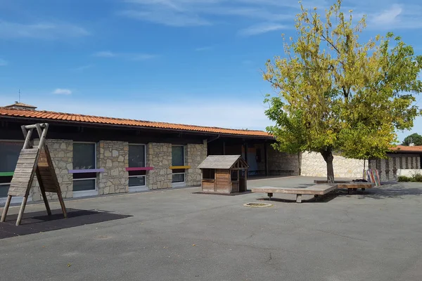 Empty Schoolyard Preschool Building School Playground — Zdjęcie stockowe