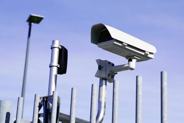 Cctv Monitoruje Kamery Ochrony Przed Budynkiem Mieście — Zdjęcie stockowe