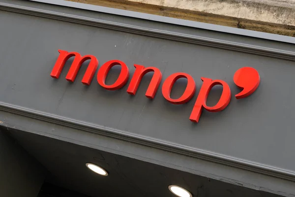 Bordeaux Aquitaine France 2019 Monoprix Sign Logo Monop Shop Supermarket — 스톡 사진