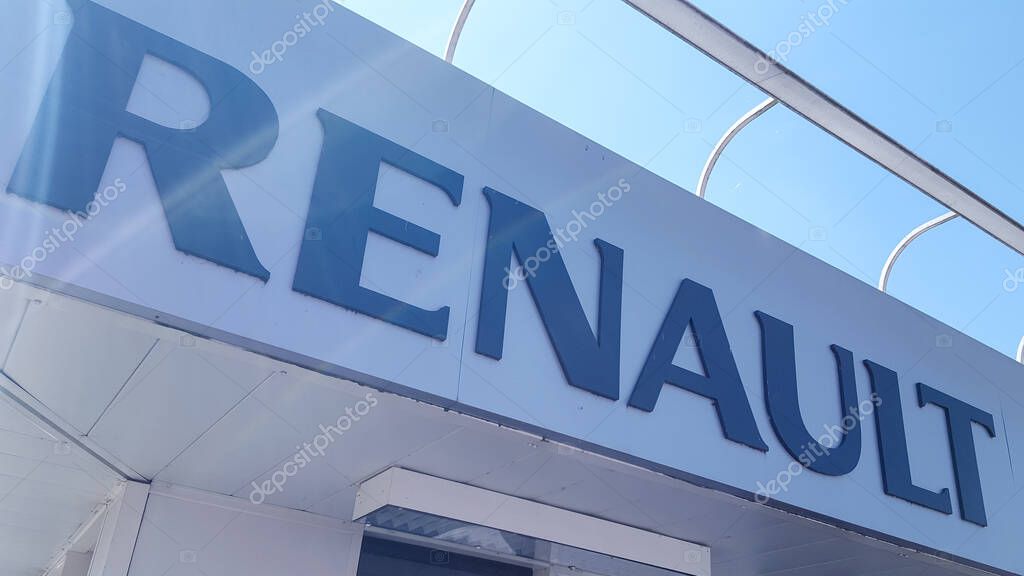 Bordeaux , Aquitaine / France - 06 01 2020 : renault sign text logo of shop dealership of french automobile