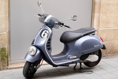 Bordeaux, Aquitaine / Fransa - 06 01 2020: vespa yeni modern mobilet stili görünüş