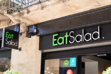 Bordeaux, Aquitaine / Fransa - 06 01 2020: Modern restoranın salata amblemini yiyin fast food inşaatını kaldırın