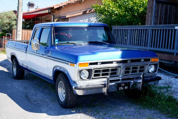 Burdeos Aquitania Francia 2020 Ford F150 Camioneta Vintage Guardabosques Estacionado — Foto de Stock