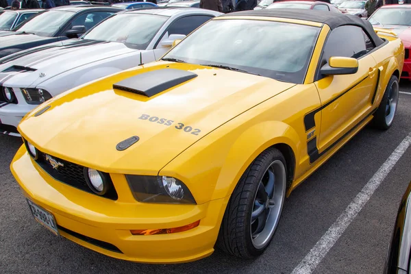 Bordeaux Aquitaine France 2020 Ford Mustang Boss 302 Kabriolet Yellow — Stock fotografie