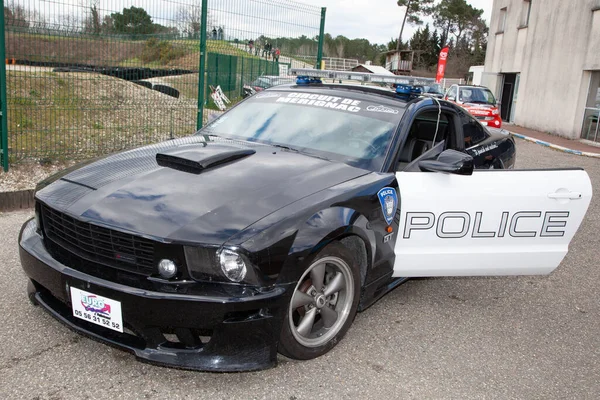 ボルドー アキテーヌ フランス 2020年 フォードマスタング警察車の黒と白のレプリカディズニートランスフォーマー映画のディセプティコン — ストック写真