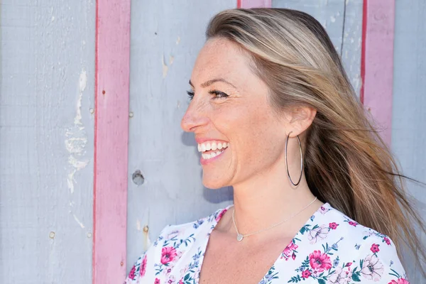 Laughing Side Profile Portrait Blonde Woman Smiling Long Hair Looking — ストック写真