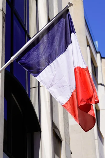 Γαλλική Μπλε Λευκή Κόκκινη Σημαία Της Γαλλίας Στο Κτίριο Του — Φωτογραφία Αρχείου