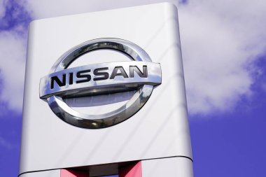Bordeaux, Aquitaine / Fransa - 06 20 2020: Japon markalı mağaza işaretli galeride Nissan japan logosu