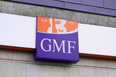 Bordeaux, Aquitaine / Fransa - 06 20 2020: GMF logosu ve ajans sigorta hizmetleri bürosu imzası